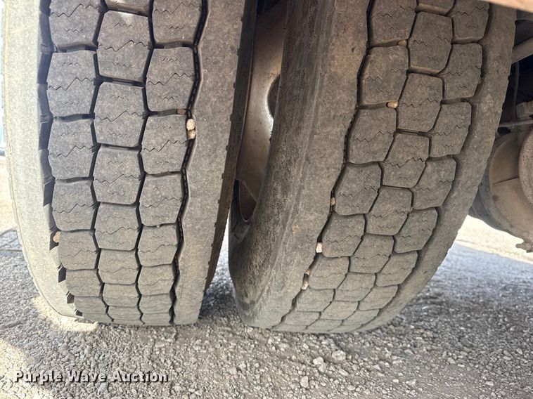 image for item EG2116 2013 Mack CXU612 toter truck