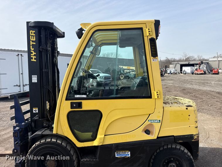 image for item EG2138 Hyster H60FT forklift