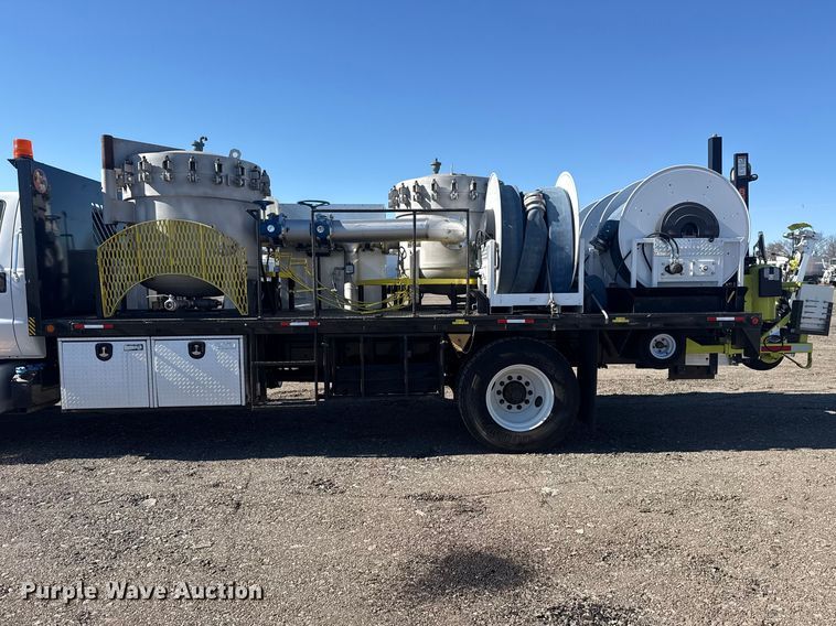 image for item EG2148 2013 Ford F750 Super Duty flatbed truck with PH and chlorine testing system