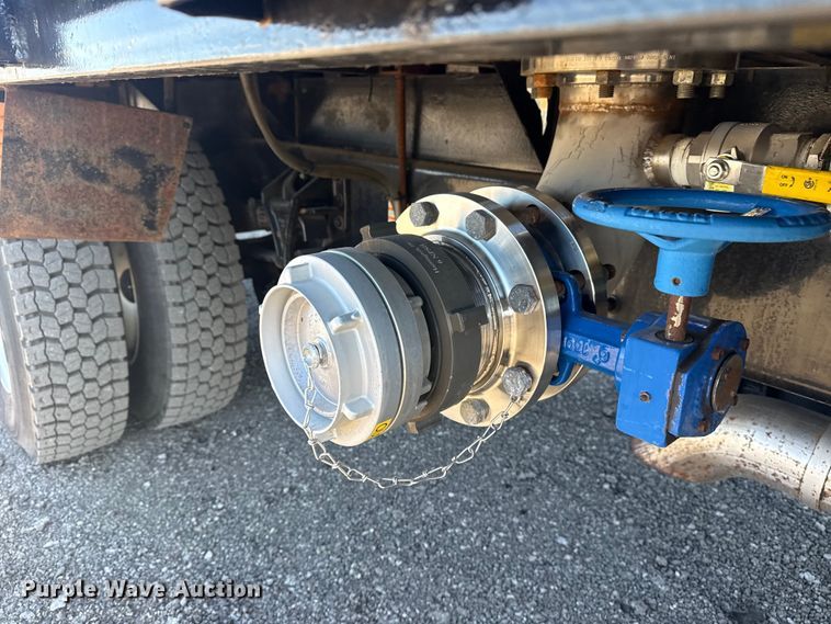 image for item EG2148 2013 Ford F750 Super Duty flatbed truck with PH and chlorine testing system