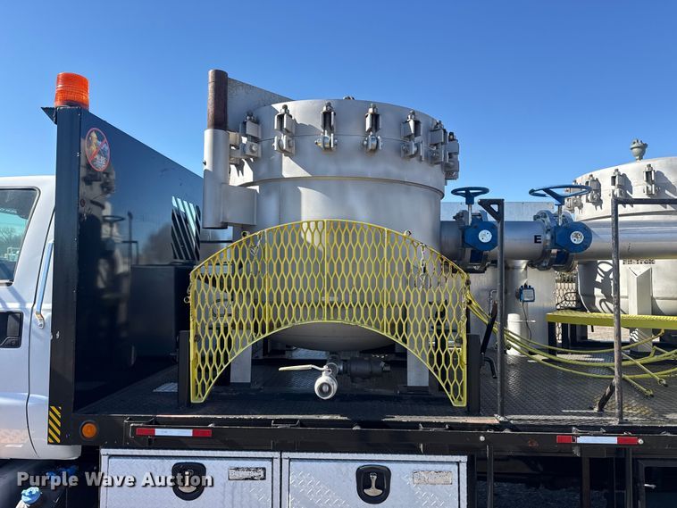 image for item EG2148 2013 Ford F750 Super Duty flatbed truck with PH and chlorine testing system