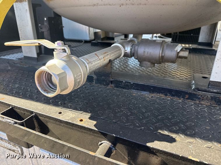 image for item EG2148 2013 Ford F750 Super Duty flatbed truck with PH and chlorine testing system