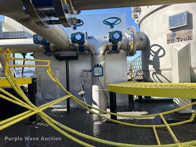 image for item EG2148 2013 Ford F750 Super Duty flatbed truck with PH and chlorine testing system