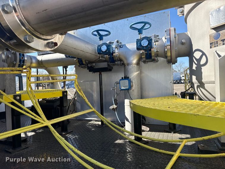 image for item EG2148 2013 Ford F750 Super Duty flatbed truck with PH and chlorine testing system