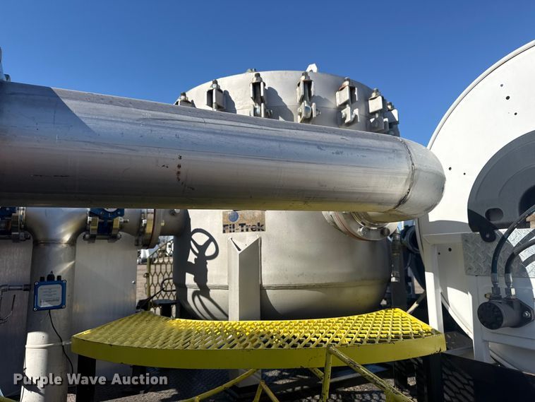 image for item EG2148 2013 Ford F750 Super Duty flatbed truck with PH and chlorine testing system