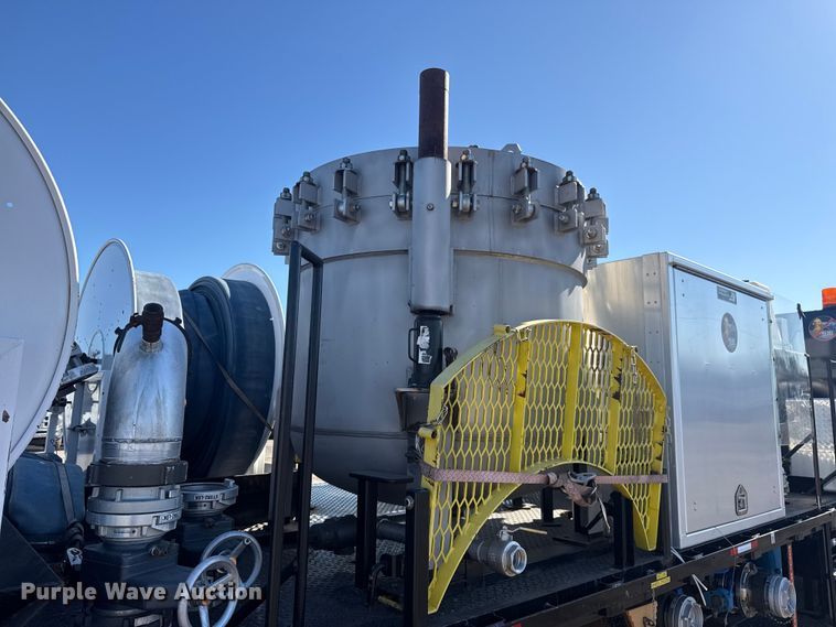 image for item EG2148 2013 Ford F750 Super Duty flatbed truck with PH and chlorine testing system