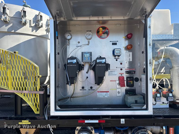 image for item EG2148 2013 Ford F750 Super Duty flatbed truck with PH and chlorine testing system