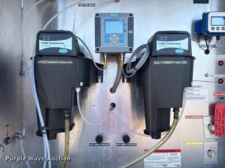 image for item EG2148 2013 Ford F750 Super Duty flatbed truck with PH and chlorine testing system