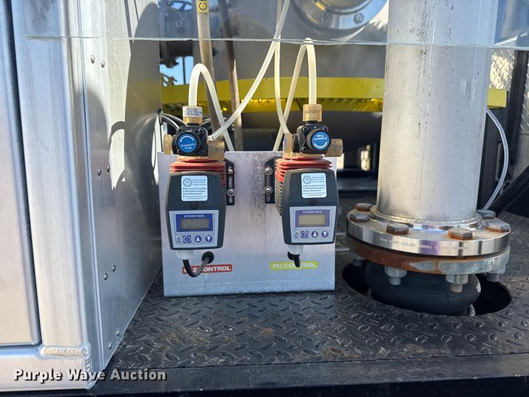 image for item EG2148 2013 Ford F750 Super Duty flatbed truck with PH and chlorine testing system