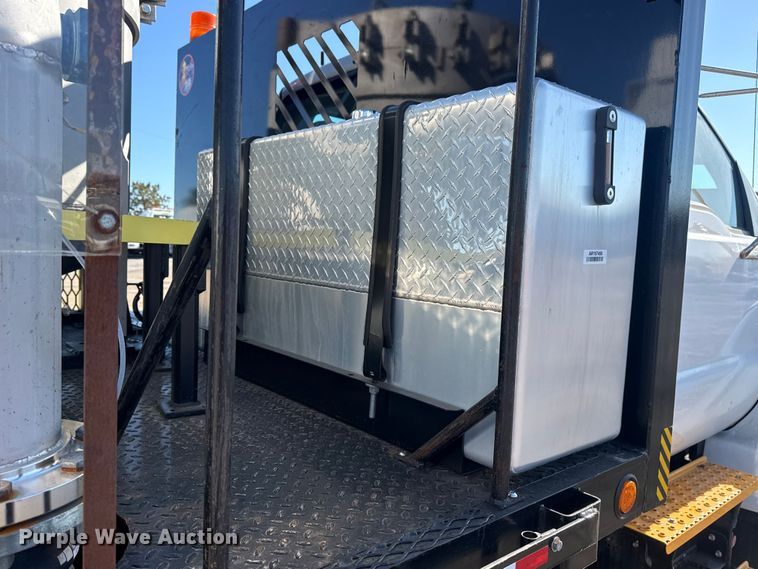 image for item EG2148 2013 Ford F750 Super Duty flatbed truck with PH and chlorine testing system