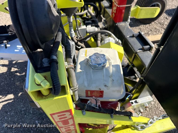 image for item EG2148 2013 Ford F750 Super Duty flatbed truck with PH and chlorine testing system