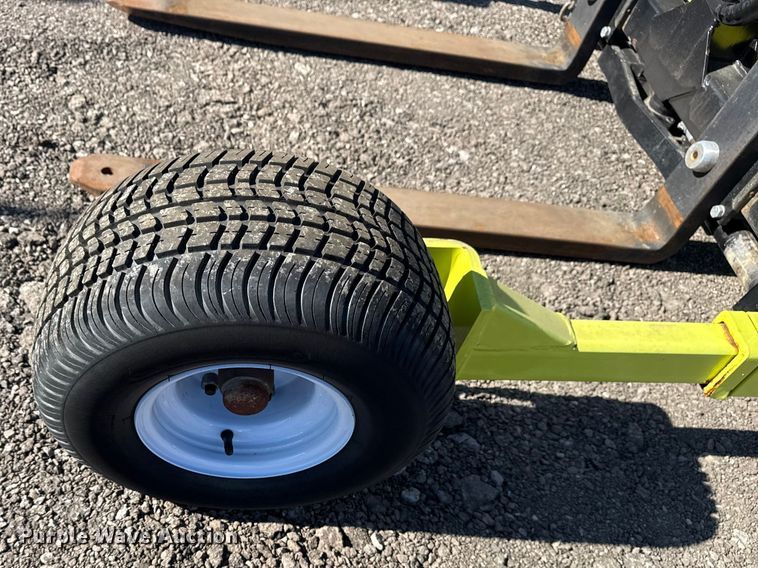 image for item EG2148 2013 Ford F750 Super Duty flatbed truck with PH and chlorine testing system