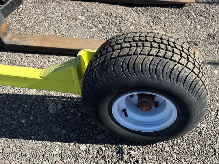 image for item EG2148 2013 Ford F750 Super Duty flatbed truck with PH and chlorine testing system