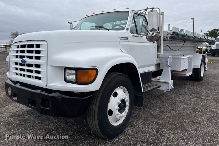 image for item EG2250 1997 Ford F700 scissor lift truck