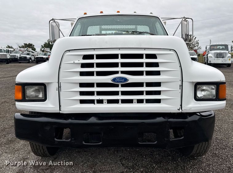 image for item EG2250 1997 Ford F700 scissor lift truck