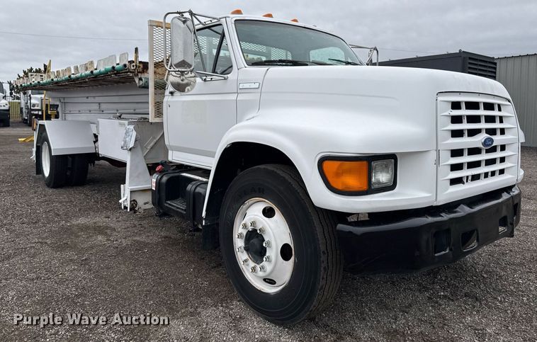 image for item EG2250 1997 Ford F700 scissor lift truck