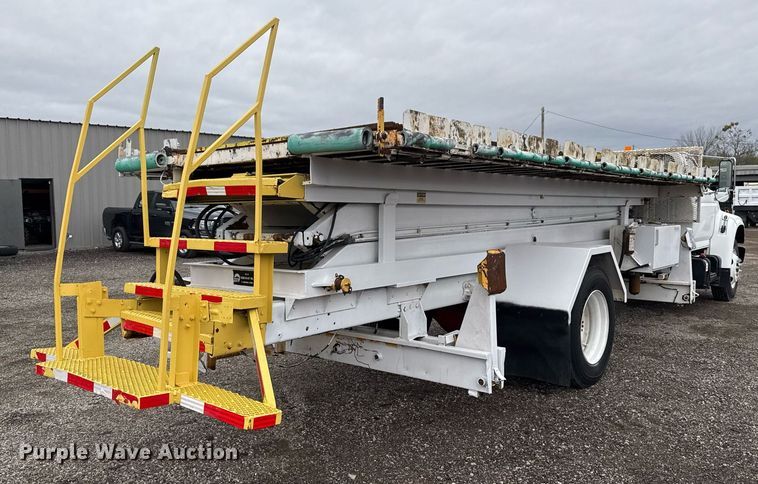 image for item EG2250 1997 Ford F700 scissor lift truck