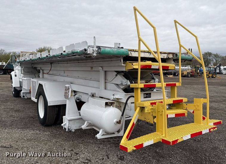 image for item EG2250 1997 Ford F700 scissor lift truck