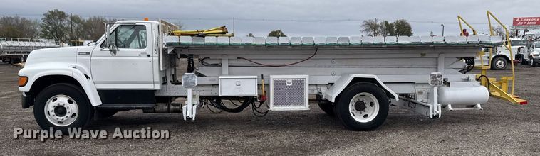 image for item EG2250 1997 Ford F700 scissor lift truck