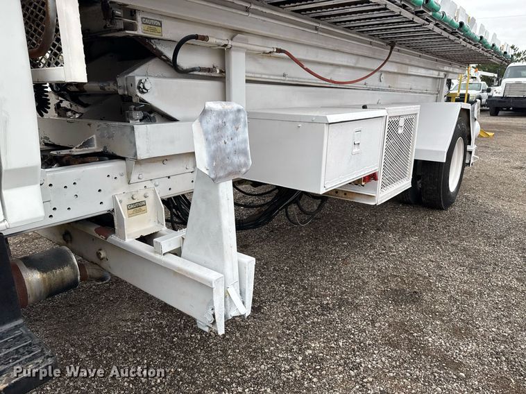 image for item EG2250 1997 Ford F700 scissor lift truck