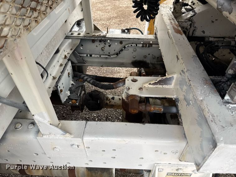 image for item EG2250 1997 Ford F700 scissor lift truck