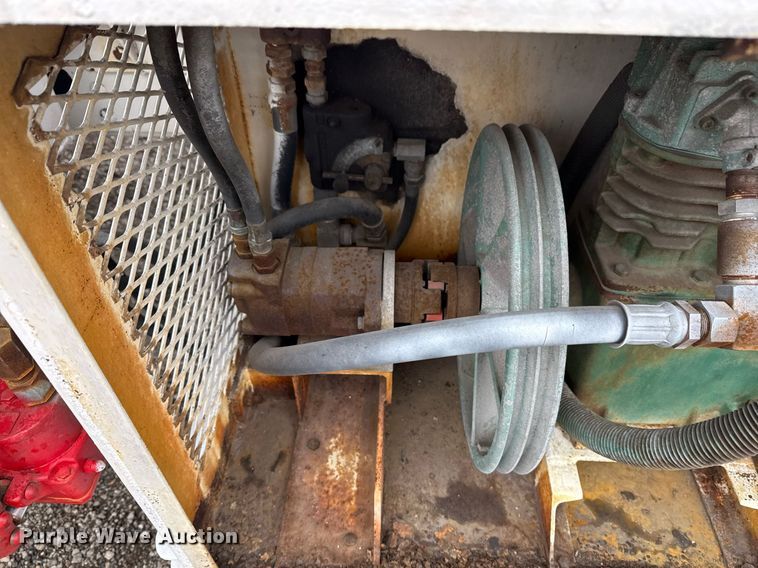 image for item EG2250 1997 Ford F700 scissor lift truck