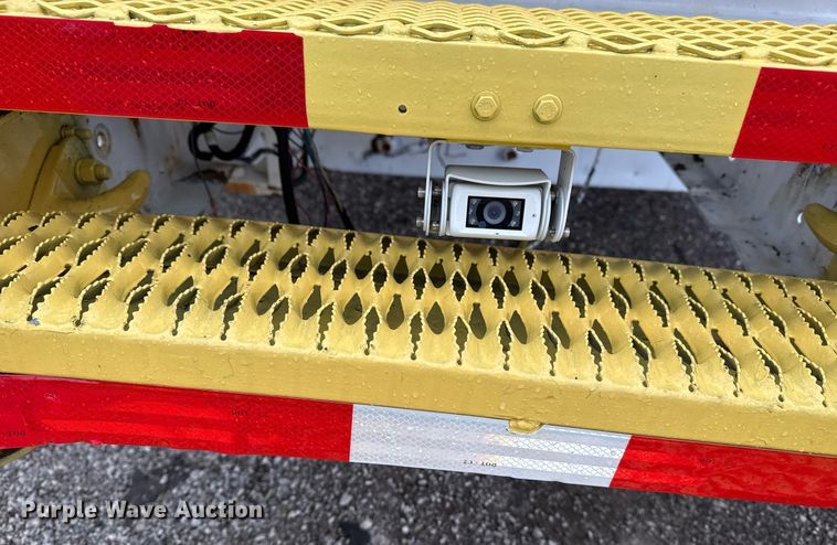 image for item EG2250 1997 Ford F700 scissor lift truck