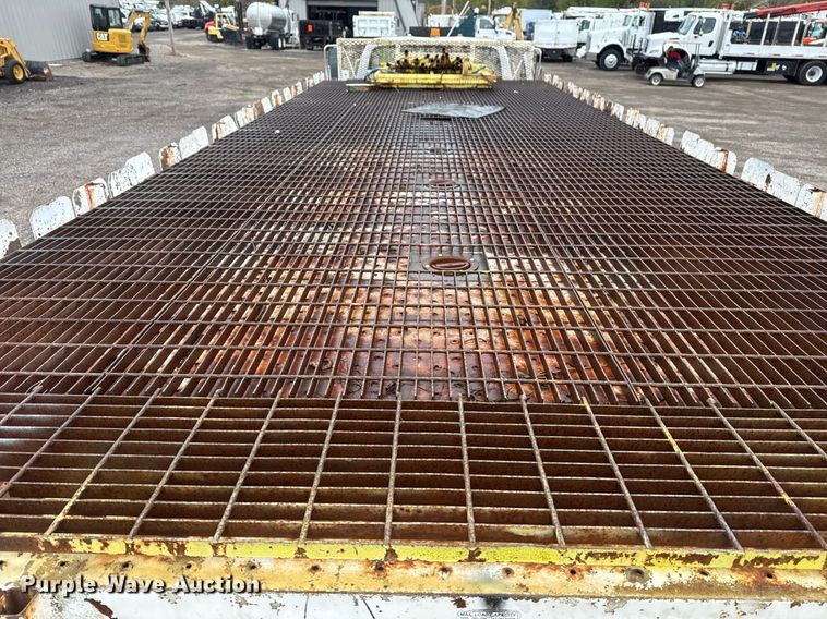 image for item EG2250 1997 Ford F700 scissor lift truck