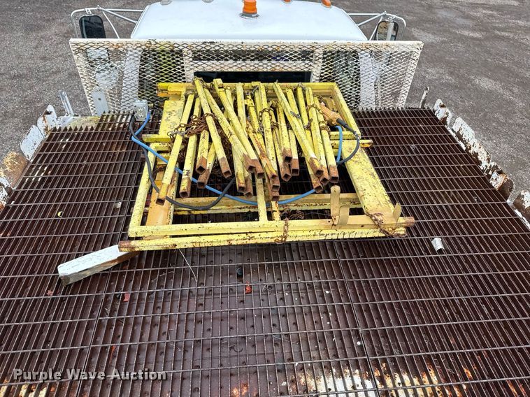 image for item EG2250 1997 Ford F700 scissor lift truck