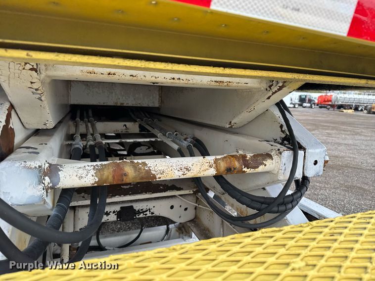 image for item EG2250 1997 Ford F700 scissor lift truck