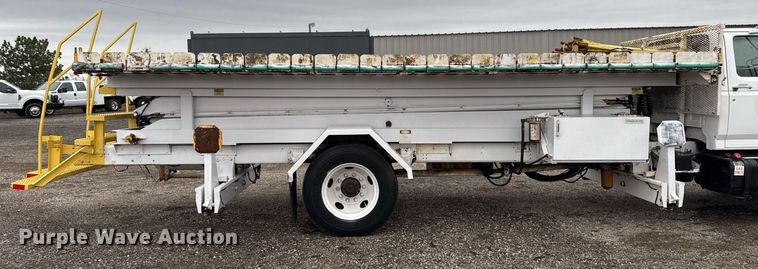 image for item EG2250 1997 Ford F700 scissor lift truck