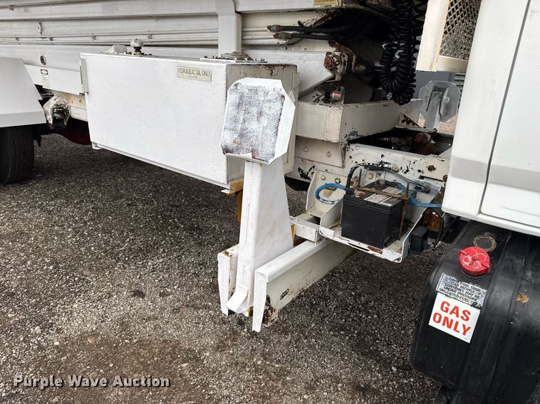 image for item EG2250 1997 Ford F700 scissor lift truck