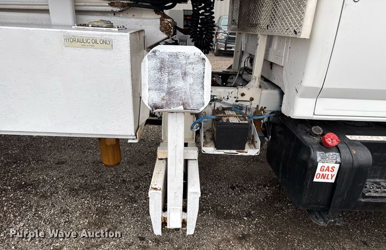 image for item EG2250 1997 Ford F700 scissor lift truck