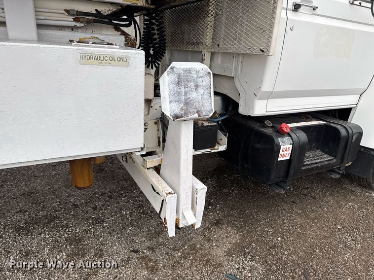 image for item EG2250 1997 Ford F700 scissor lift truck