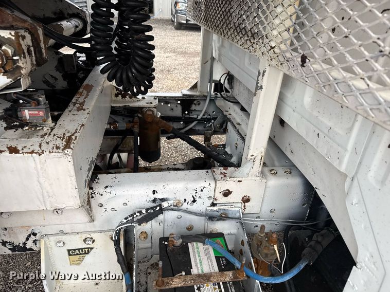 image for item EG2250 1997 Ford F700 scissor lift truck