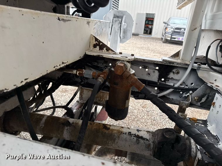 image for item EG2250 1997 Ford F700 scissor lift truck