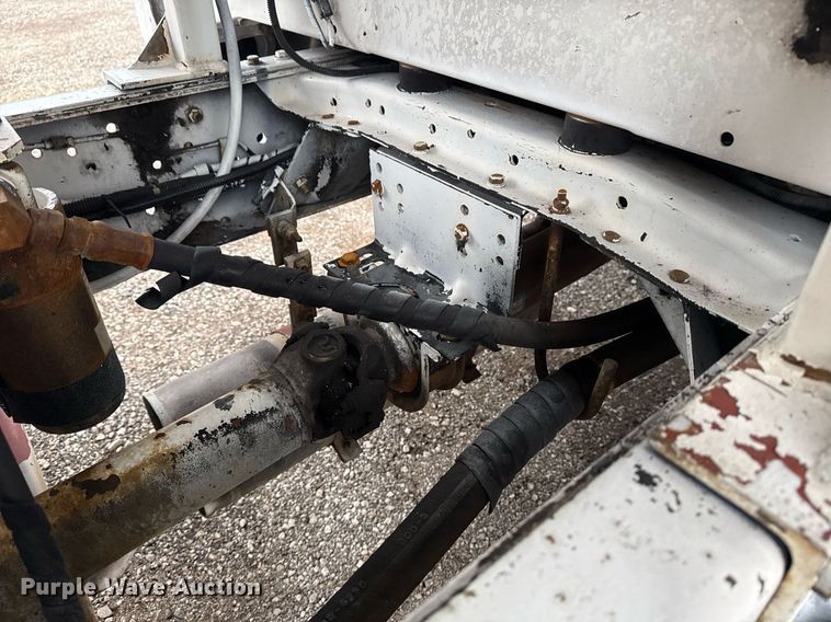 image for item EG2250 1997 Ford F700 scissor lift truck