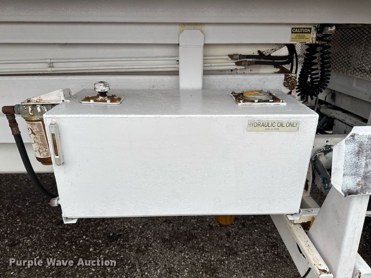 image for item EG2250 1997 Ford F700 scissor lift truck