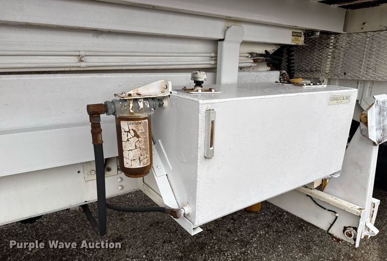 image for item EG2250 1997 Ford F700 scissor lift truck