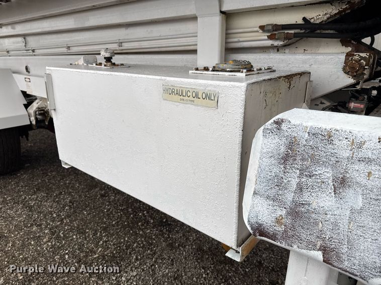 image for item EG2250 1997 Ford F700 scissor lift truck