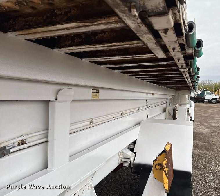 image for item EG2250 1997 Ford F700 scissor lift truck