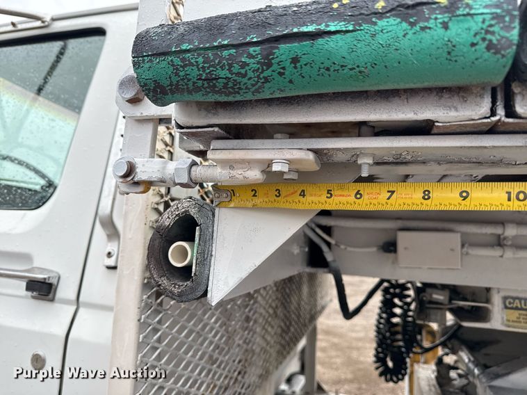 image for item EG2250 1997 Ford F700 scissor lift truck