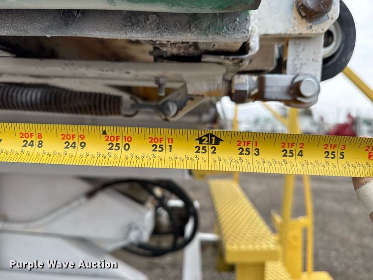 image for item EG2250 1997 Ford F700 scissor lift truck