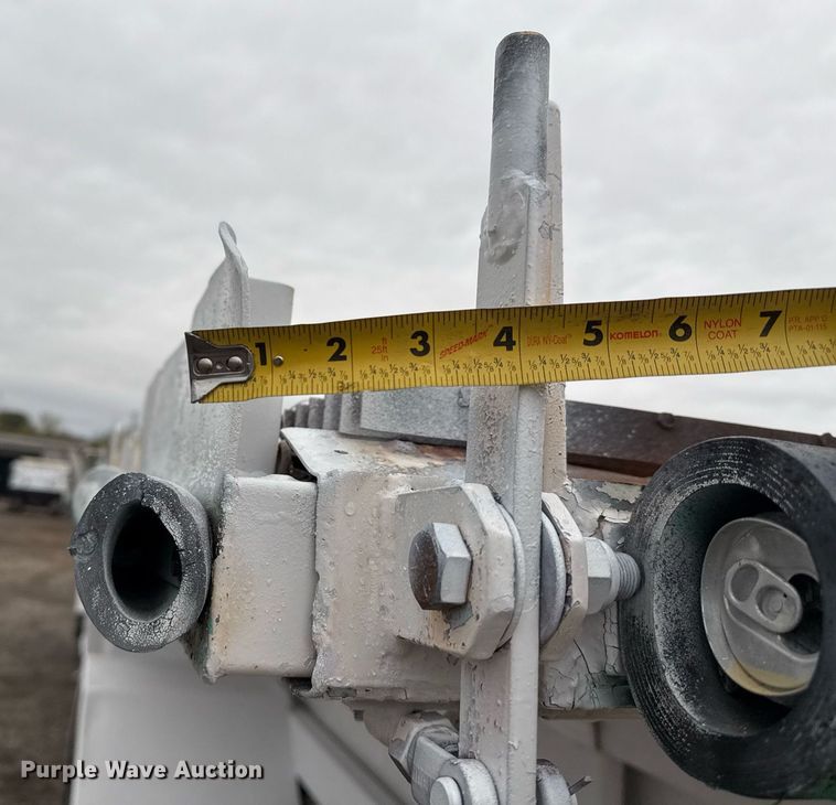 image for item EG2250 1997 Ford F700 scissor lift truck