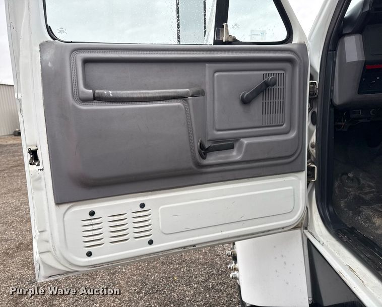 image for item EG2250 1997 Ford F700 scissor lift truck