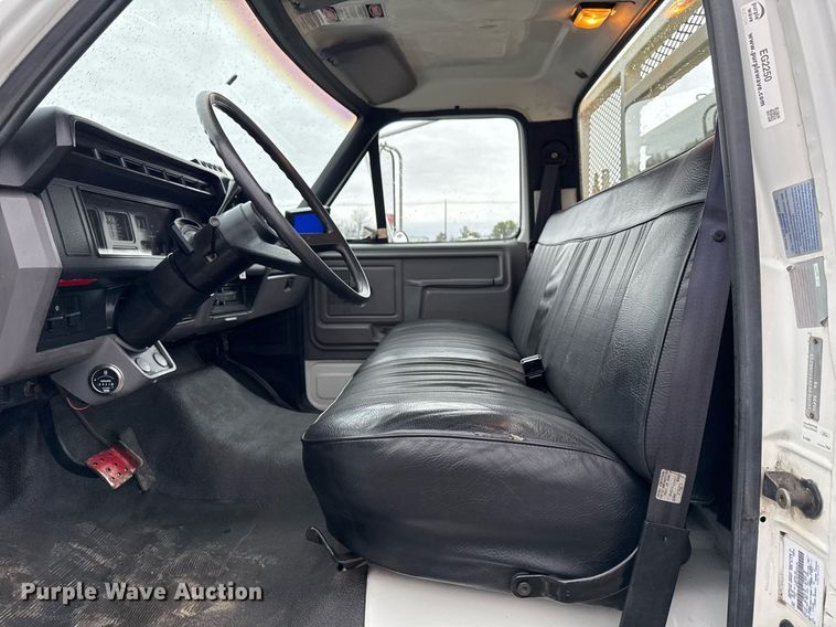 image for item EG2250 1997 Ford F700 scissor lift truck