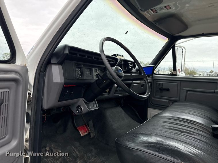 image for item EG2250 1997 Ford F700 scissor lift truck