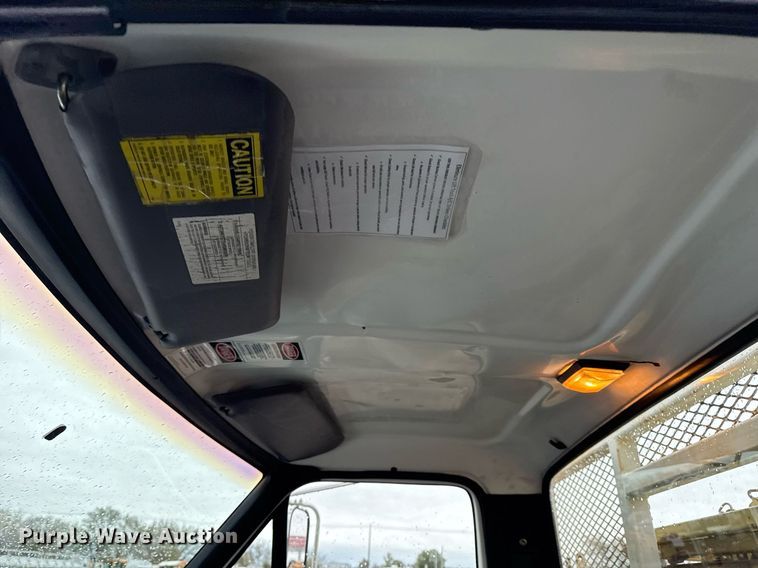 image for item EG2250 1997 Ford F700 scissor lift truck