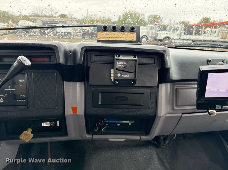 image for item EG2250 1997 Ford F700 scissor lift truck