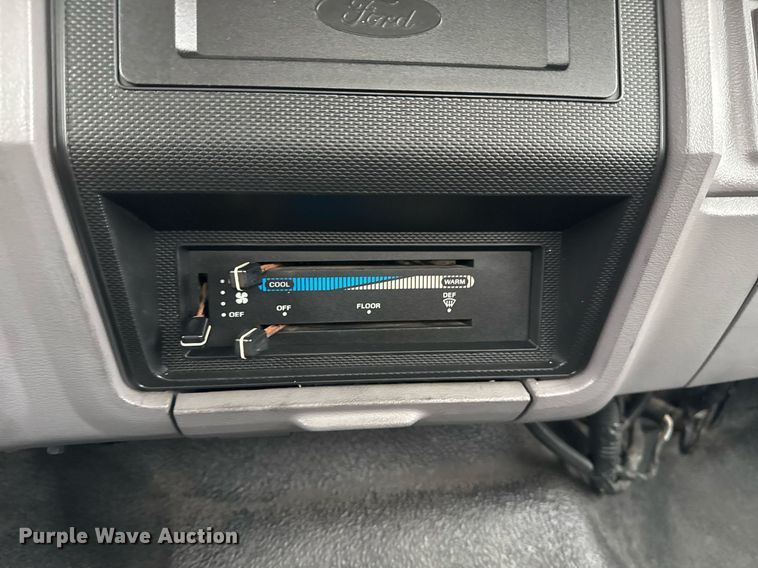 image for item EG2250 1997 Ford F700 scissor lift truck